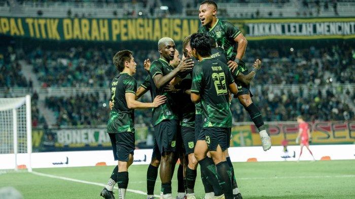 psis-semarang-vs-persebaya-surabaya-bajul-ijo-memandang-diri-sendiri-paul-munster-tak-sabar_0a68e88.jpg