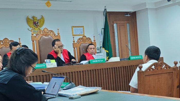 sidang-kasus-uu-ite-jerat-eks-karyawan-john-lbf-lanjut-meski-sudah-damai-jaksa-hadirkan-saksi-ahli_fe58a94.jpg