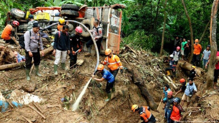 status-tanggap-darurat-banjir-longsor-cianjur-diperpanjang_8d7e123.jpg