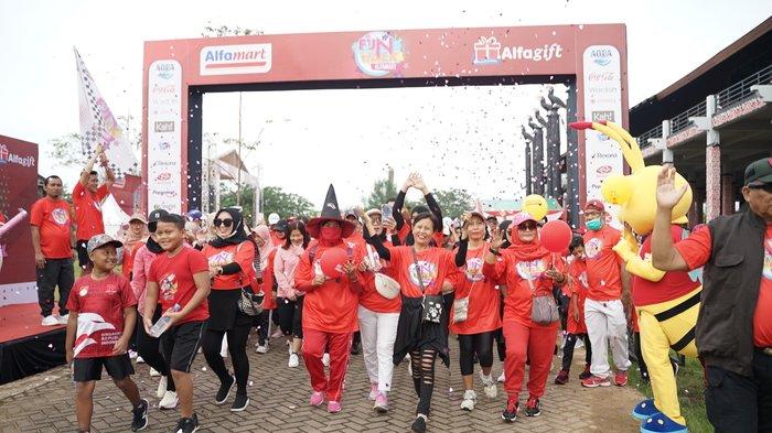 sukses-digelar-di-5-kota-besar-fun-walk-alfamart-diikuti-lebih-dari-42-ribu-peserta_090da93.jpg