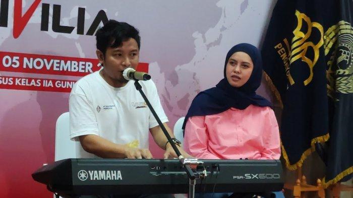 tak-tega-lihat-istrinya-berjuang-sendirian-cari-nafkah-zul-zivilia-bikin-lagu-di-dalam-penjara_63ab794.jpg