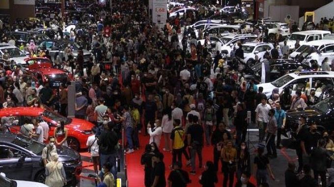 toyota-perkirakan-pasar-mobil-baru-tahun-depan-akan-sangat-menantang_5ab71c7.jpg