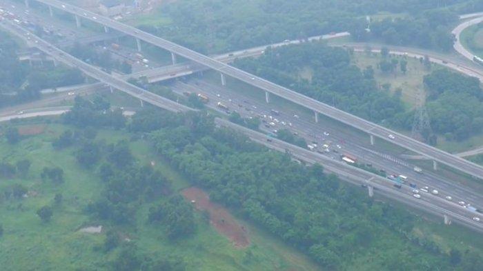 volume-kendaraan-ke-arah-jakarta-meningkat-usai-libur-natal-2024-masuk-lewat-tol-cikampek-12-296_739e6fc.jpg