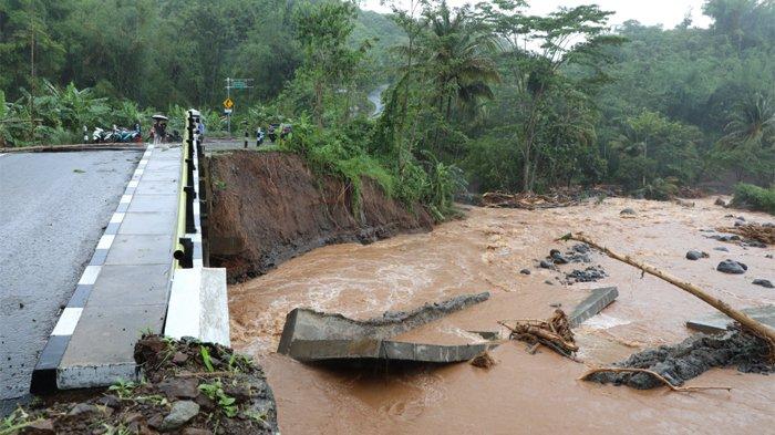 antisipasi-cuaca-ekstrem-bmkg-dan-bnpb-akan-modifikasi-cuaca-sampai-akhir-tahun-_cca39ac.jpg