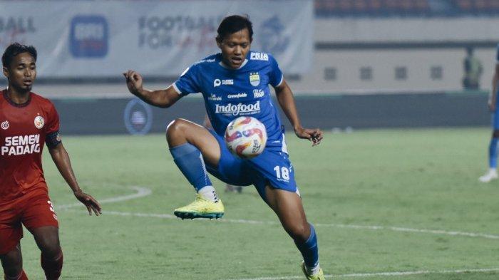 bursa-transfer-manajemen-persib-bandung-ungkap-alasan-kontrak-permanen-adam-alis-hingga-2-5-musim_58b9b78.jpg