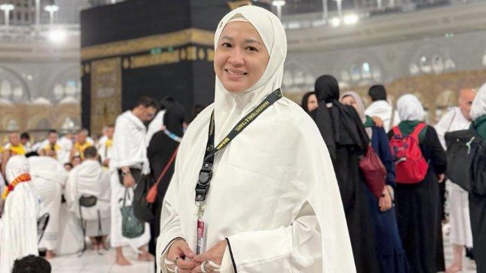 diberangkatkan-kiesha-alvaro-umrah-okie-agustina-ucap-syukur-alhamdulillah-dipermudah_aba41af.jpg