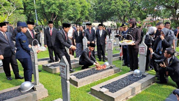 hari-pahlawan-prabowo-minta-para-menteri-menjaga-kekompakan-bersinergi-sejahterakan-rakyat_dd47458.jpg