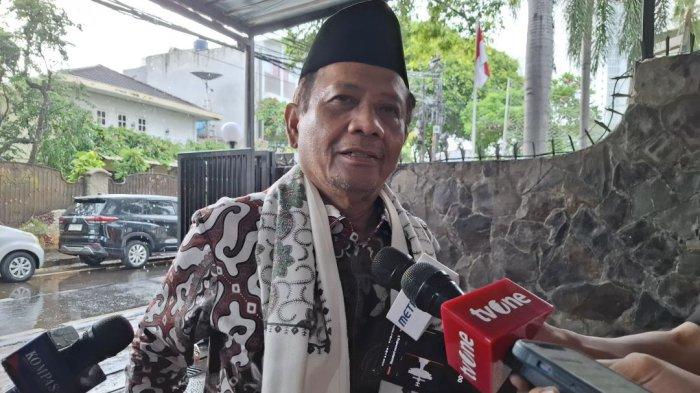 mahfud-md-ikut-mencari-tahu-pemilik-mobil-ri-36-iseng-tanya-ai-malah-dijawab-masih-atas-namanya_1b70f3e.jpg