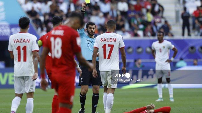 media-china-semringah-gegara-timnas-indonesia-vs-china-dipimpin-wasit-timur-tengah_bbd1d9f.jpg