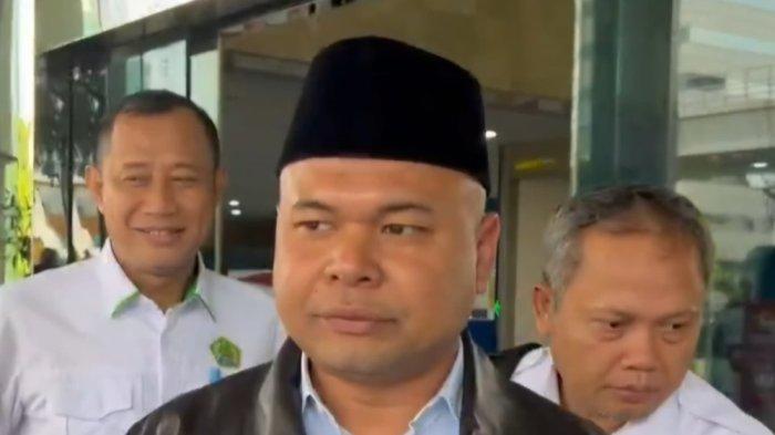 menteri-agama-nasaruddin-umar-laporkan-gratifikasi-ke-kpk-berupa-tas-berwarna-cokelat_24c5d3e.jpg