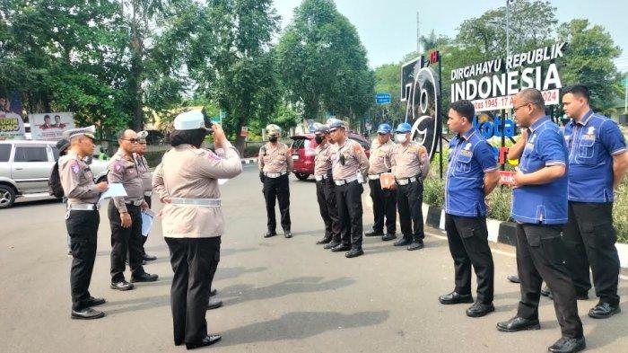 olah-tkp-kecelakaan-truk-ugal-ugalan-di-cipondoh-polisi-libatkan-tim-traffic-accident-analysist_b116723.jpg