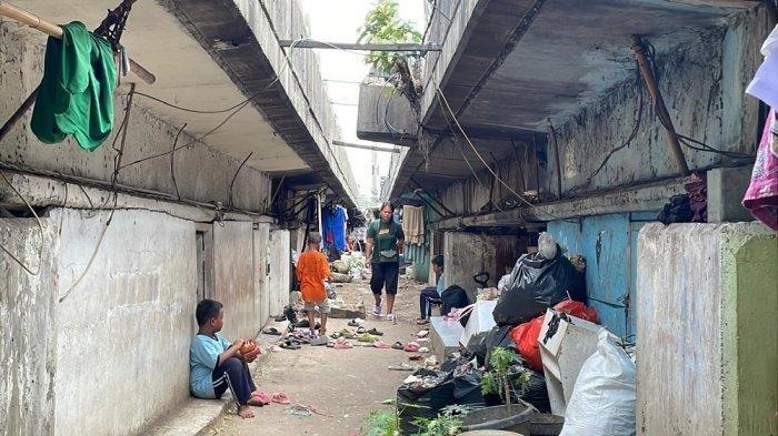 penampakan-kampung-kolong-tol-angke-yang-bakal-dibongkar-ratusan-warga-dipindah-ke-rawa-buaya_2480038.jpg