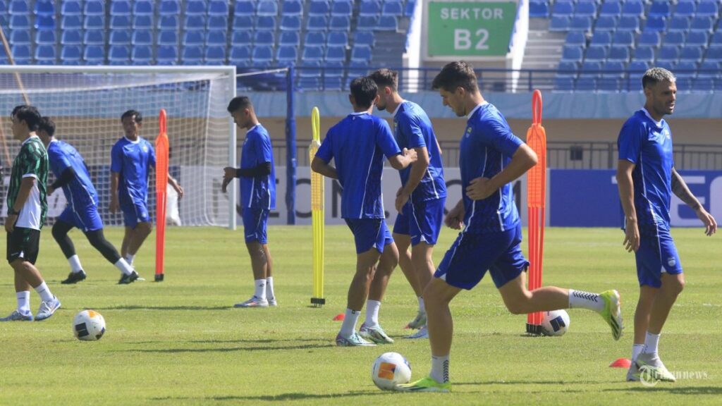 persib-dalam-kondisi-mental-bagus-bojan-hodak-siap-bawa-maung-kalahkan-port-fc-di-kandang-lawan_b9dc76e.jpg