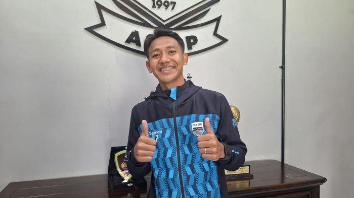 persib-kokoh-di-puncak-klasemen-liga-1-beckham-putra-ungkap-kondisi-ruang-ganti-maung-bandung_3775a74.jpg