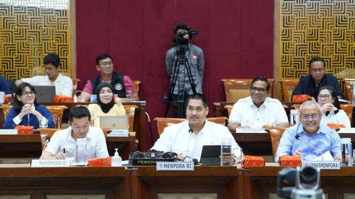 raker-dengan-komisi-x-dpr-ri-menpora-dito-sampaikan-kebijakan-kemenpora-periode-2024-2029_24839eb.jpg