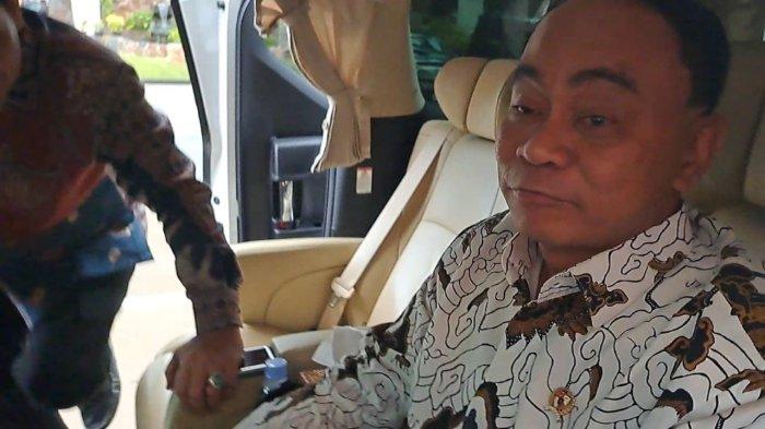 reaksi-budi-arie-ditanya-praktik-bisnis-situs-judi-online-di-komdigi-saya-sekarang-urus-koperasi_400fa24.jpg