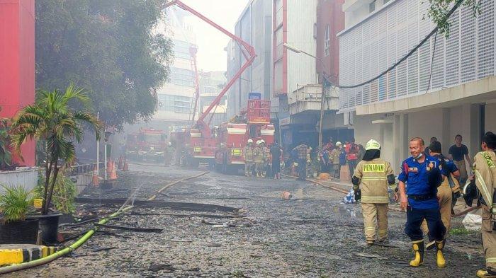 satu-kantong-jenazah-korban-kebakaran-glodok-plaza-kembali-dikirim-ke-rs-polri-kramat-jati_117aeb2.jpg