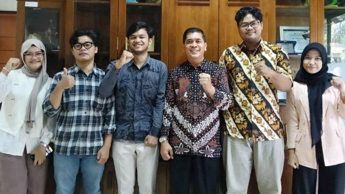 sosok-4-mahasiswa-uin-jogja-di-balik-gugatan-presidential-threshold-yang-mk-kabulkan-punya-prestasi_06288e9.jpg