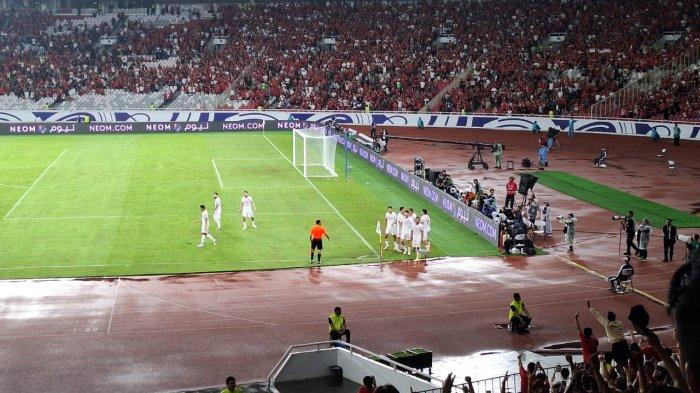 sugbk-bergetar-saat-marselino-cetak-dua-gol-suporter-timnas-indonesia-berjingkrakan_705e473.jpg