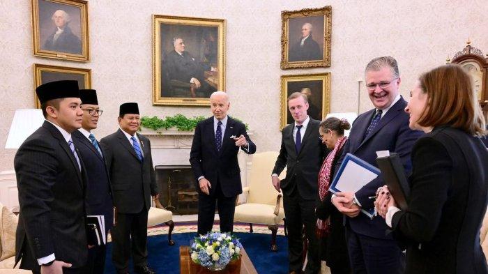 temui-joe-biden-prabowo-disambut-50-tentara-yang-berbaris-membawa-bendera-di-gedung-putih-as_81e9884.jpg