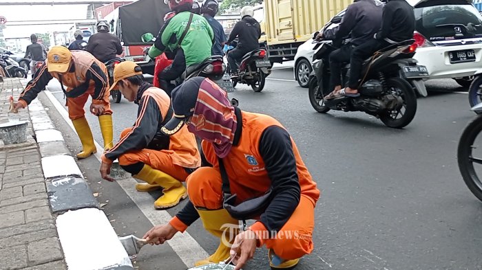 tenteng-senjata-tajam-remaja-mabuk-kejar-petugas-ppsu-di-jakarta-timur_842fdbf.jpg