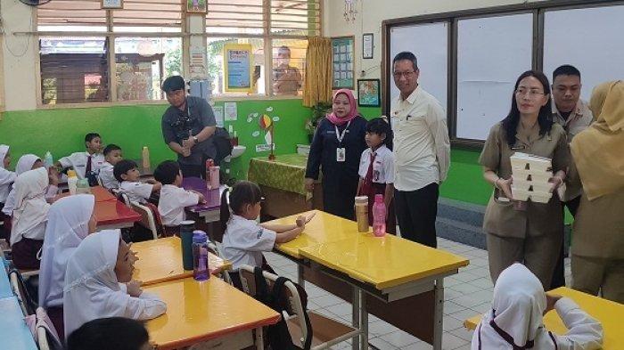 uji-coba-program-makan-bergizi-gratis-di-80-lokasi-tahap-awal-sasar-15-20-juta-anak_bd10c17.jpg