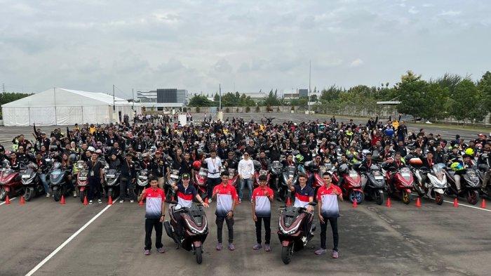 ahm-undang-500-bikers-honda-pcx-bertemu-pebalap-motogp-joan-mir-dan-luca-marini_88e9726.jpg