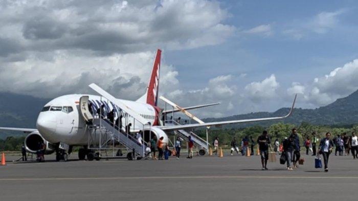 bandara-frans-seda-mumere-kembali-beroperasi-pasca-erupsi-gunung-lewatobi-laki-laki_ffdfc4b.jpg