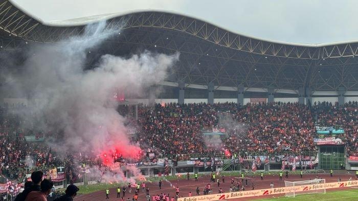 duel-kontra-persib-dihiasi-kericuhan-persija-janji-kejadian-serupa-tidak-terulang-lagi_ba2ed5d.jpg