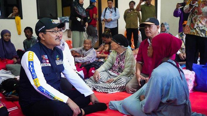 gus-ipul-kemensos-sudah-salurkan-bantuan-hingga-rp-2-miliar-untuk-banjir-jakarta_287fbb1.jpg