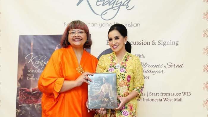 kebaya-tak-sekadar-warisan-tapi-identitas-budaya-yang-kaya-dengan-filosofi-indonesia_635316c.jpg