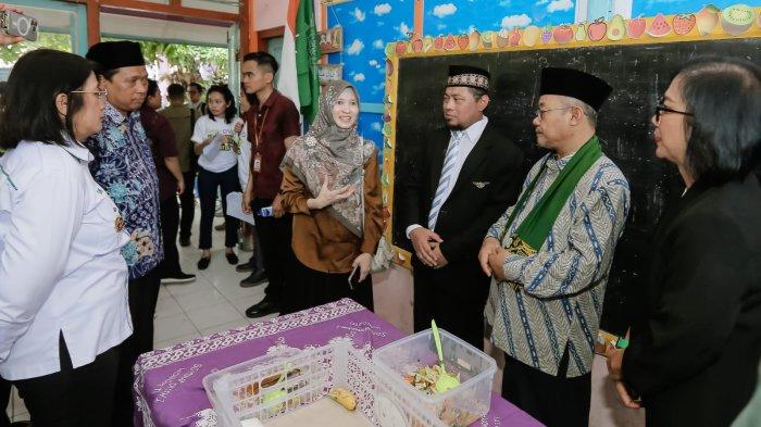 mendikdasmen-tinjau-uji-coba-makan-bergizi-gratis-di-yogyakarta-ylpkgi-lakukan-percontohan-program_3bc19f7.jpg