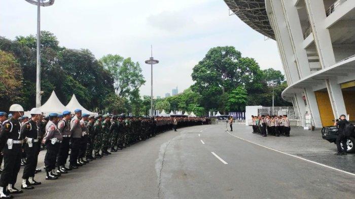 polisi-kerahkan-2-811-personel-gabungan-amankan-laga-timnas-vs-arab-saudi-di-stadion-gbk_9e135df.jpg