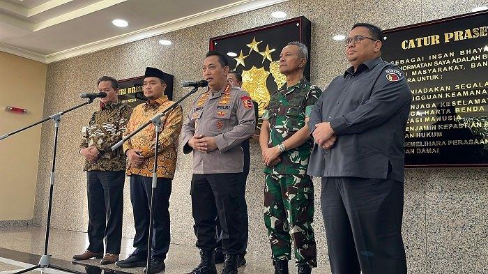 rapat-bersama-kpu-dan-bawaslu-kapolri-pastikan-pengamanan-pilkada-serentak-2024-siap_5dd7ee2.jpg