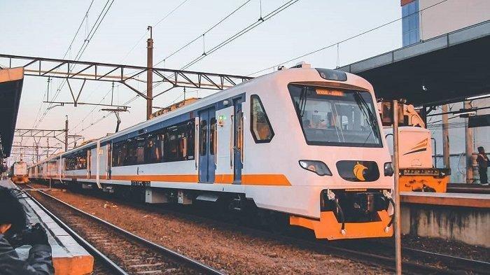 rel-stasiun-terendam-banjir-jadwal-kereta-ke-bandara-soekarno-hatta-terlambat_da80a71.jpg