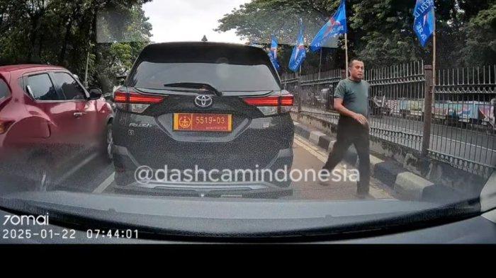 viral-diduga-anggota-tni-pukul-pengemudi-mobil-saat-cekcok-di-jalan-mabes-tni-angkat-bicara_47966b9.jpg