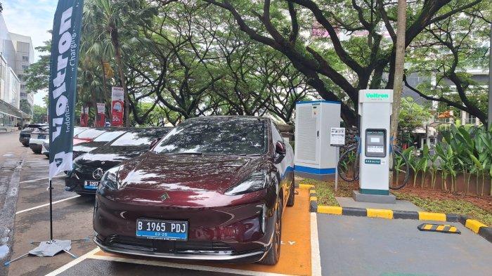 voltron-operasikan-spklu-berteknologi-hyper-fast-charging-di-tangerang_a28dd8e.jpg