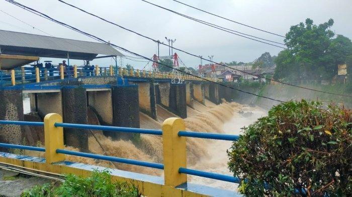 warga-jakarta-perlu-waspadai-banjir-susulan-bendung-katulampa-siaga-3-kamis-dinihari-tadi_125ae58.jpg