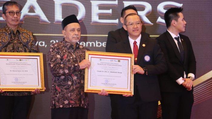 ketua-pembina-ylpi-al-hikmah-raih-penghargaan-inspiring-social-entrepreneur-in-education-dari-unair_b20e959.jpg