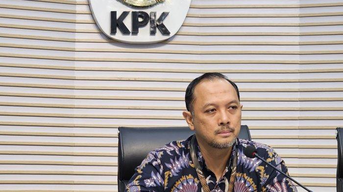 kpk-sita-uang-rp-3-4-miliar-serta-tas-dan-jam-tangan-mewah-dari-rumah-politikus-nasdem-ahmad-ali_6247933.jpg