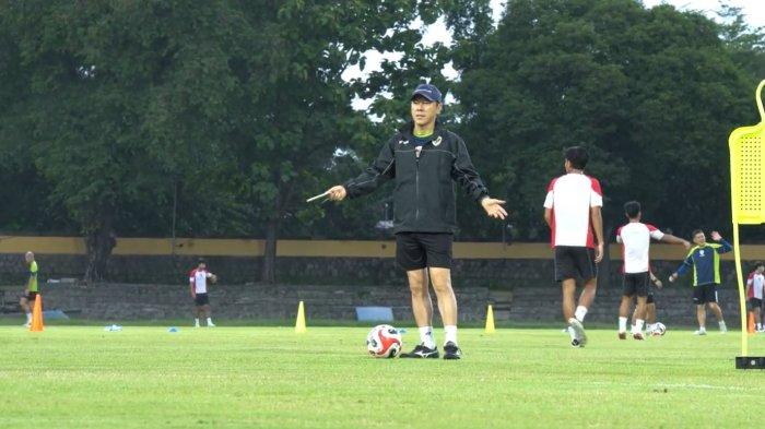 mengaku-sudah-cinta-indonesia-shin-tae-yong-tetap-lanjutkan-akademi-sepak-bola-di-jakarta_b9f33c6.jpg