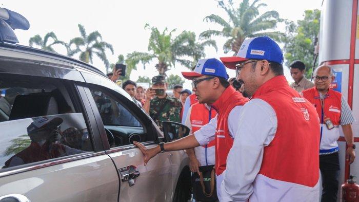 tinjau-layanan-spbu-di-ruas-tol-jakarta-merak-wamen-bumn-pastikan-ketersediaan-bbm-saat-nataru_f9a108a.jpg